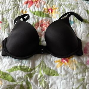 Maidenform Black T-Shirt Bra with Molded Cups